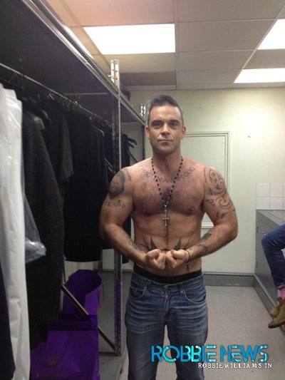 Robbie WilliamsͨFarrellٷTwitter㽡ɹ